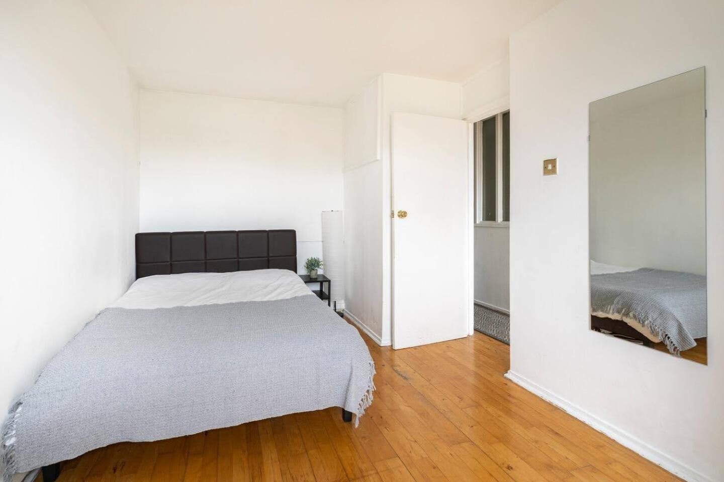 Accommodatie bij particulieren Spacious With Skyline Views Close To Eye