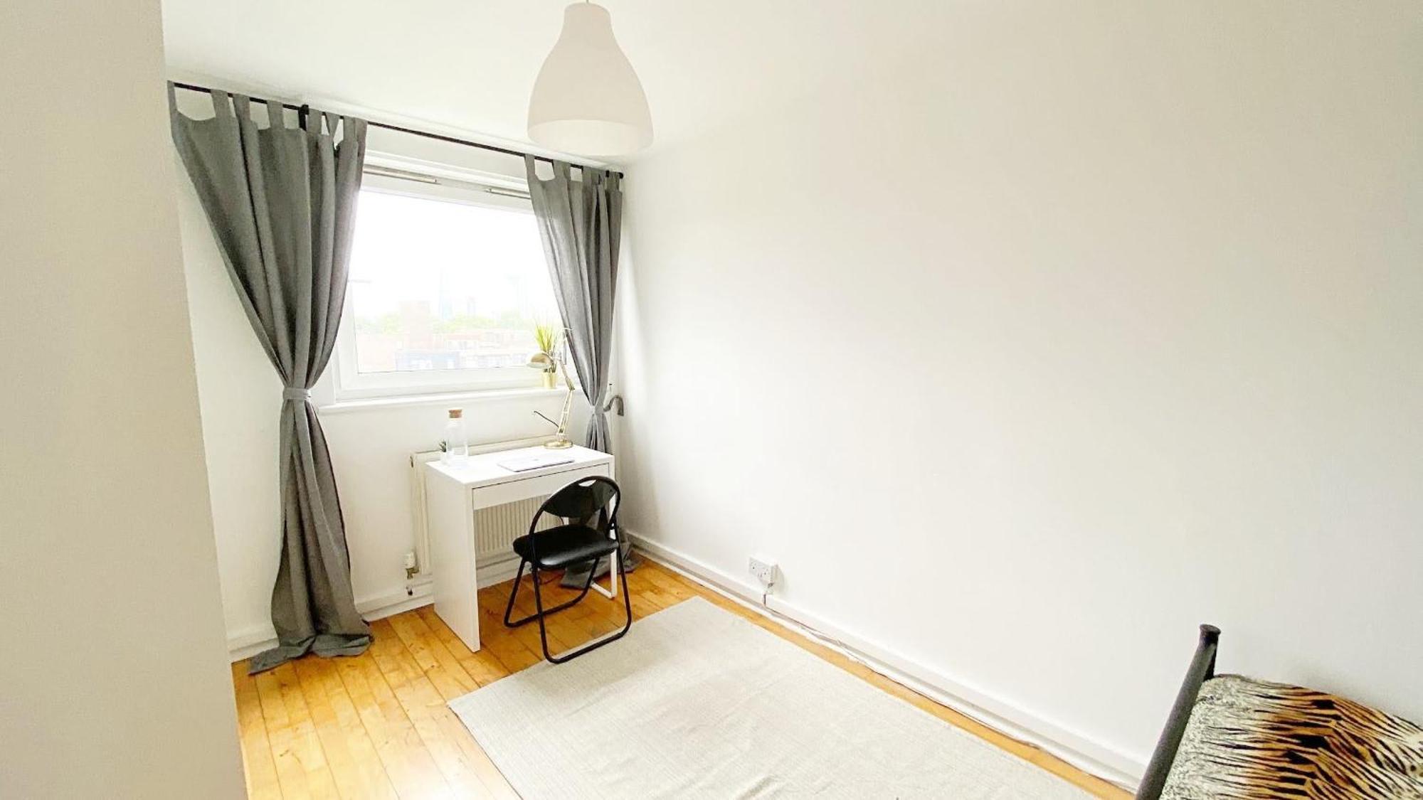 Quarto em Acomodações Particulares Spacious With Skyline Views Close To Eye *