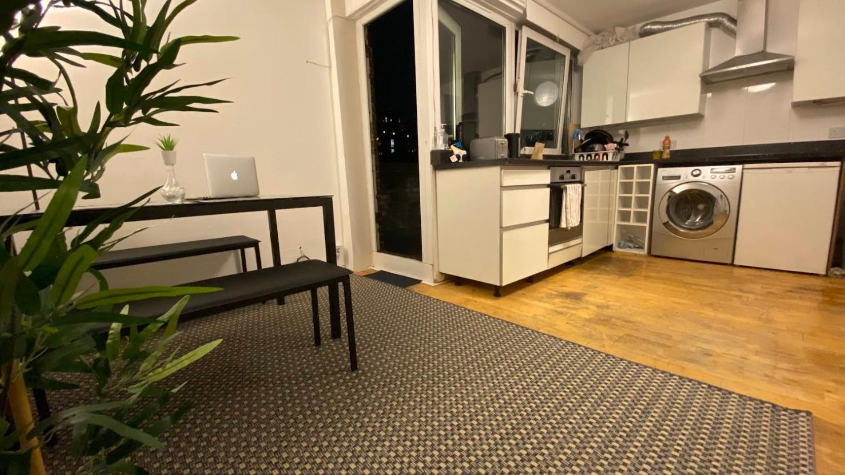 Spacious With Skyline Views Close To Eye * Londen
